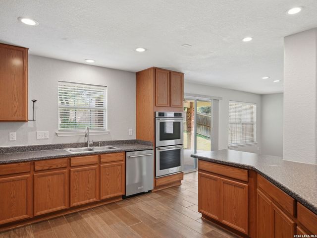 6605 Wood Bench, Live Oak, TX 78233