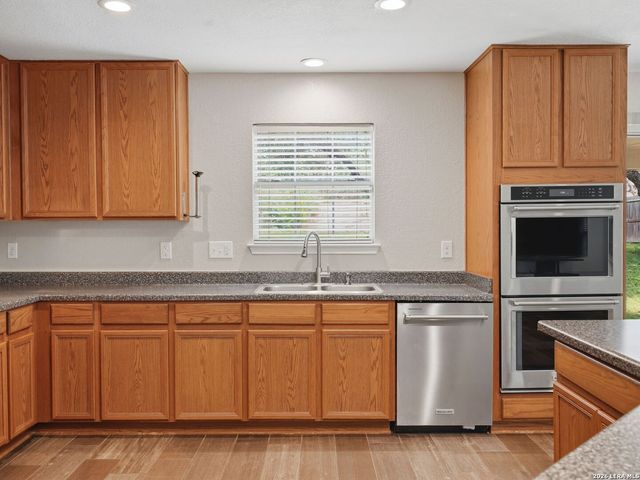 6605 Wood Bench, Live Oak, TX 78233