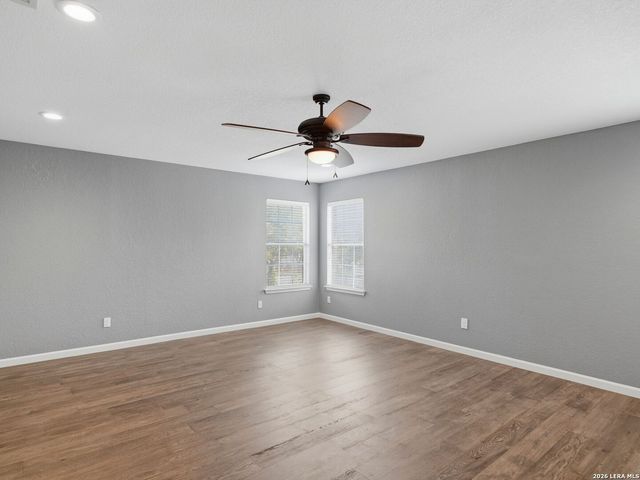 6605 Wood Bench, Live Oak, TX 78233