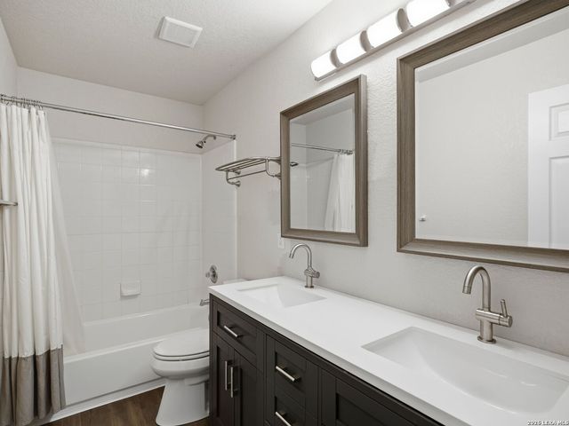 6605 Wood Bench, Live Oak, TX 78233