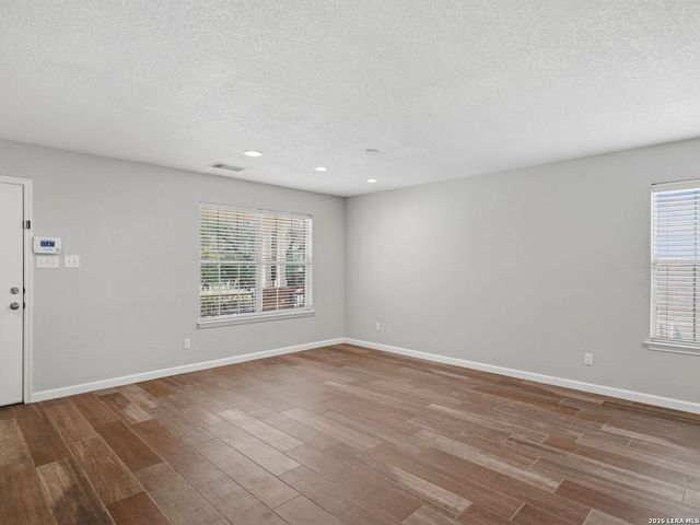 6605 Wood Bench, Live Oak, TX 78233