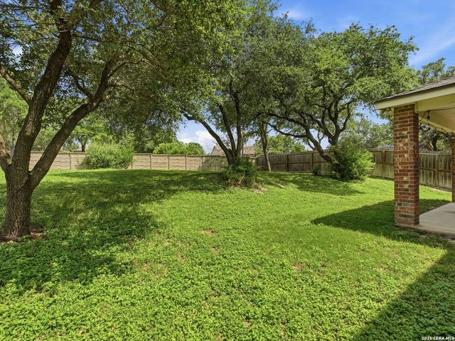 6605 Wood Bench, Live Oak, TX 78233