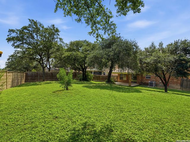 6605 Wood Bench, Live Oak, TX 78233