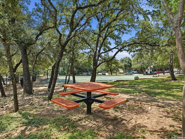 6605 Wood Bench, Live Oak, TX 78233