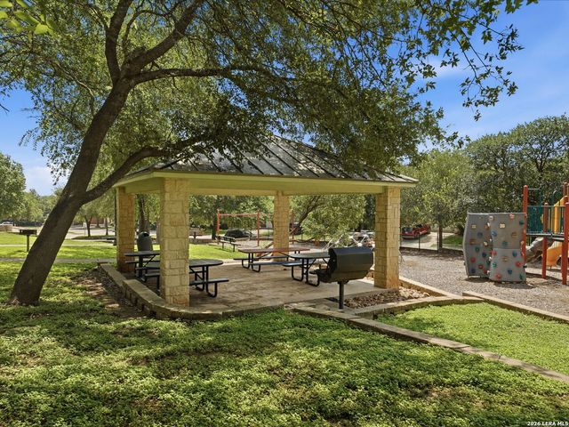 6605 Wood Bench, Live Oak, TX 78233