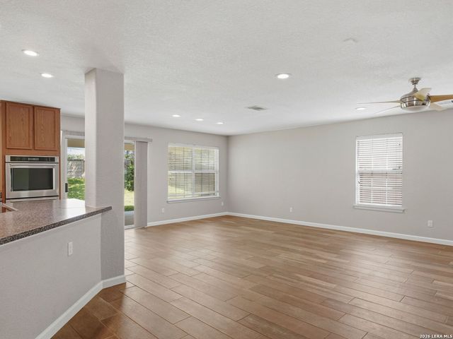 6605 Wood Bench, Live Oak, TX 78233