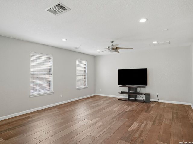 6605 Wood Bench, Live Oak, TX 78233