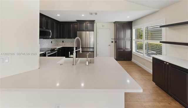 9203 Arborwood Circle, Davie, FL 33328