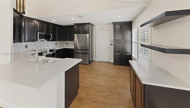9203 Arborwood Circle, Davie, FL 33328