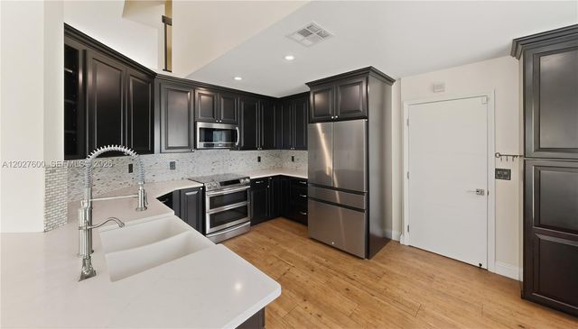 9203 Arborwood Circle, Davie, FL 33328