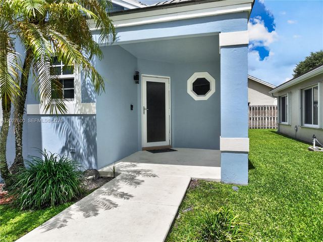 9203 Arborwood Circle, Davie, FL 33328