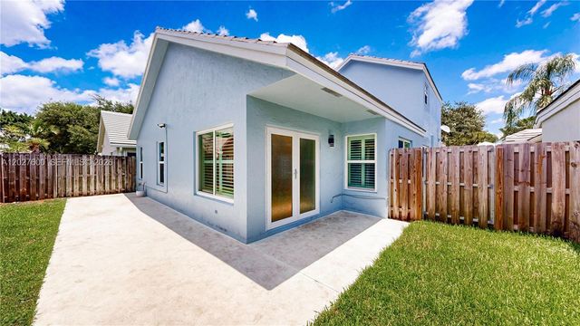 9203 Arborwood Circle, Davie, FL 33328