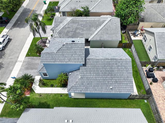 9203 Arborwood Circle, Davie, FL 33328