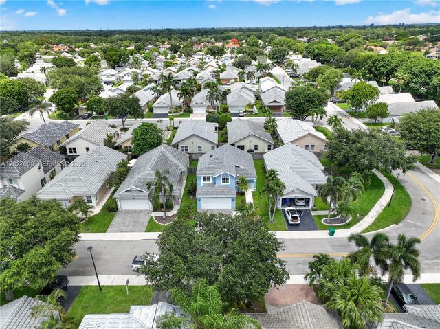 9203 Arborwood Circle, Davie, FL 33328
