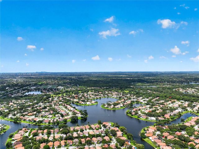 9203 Arborwood Circle, Davie, FL 33328