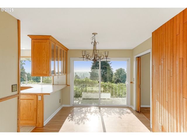 842 Nw KINGWOOD Dr, Salem, OR 97304