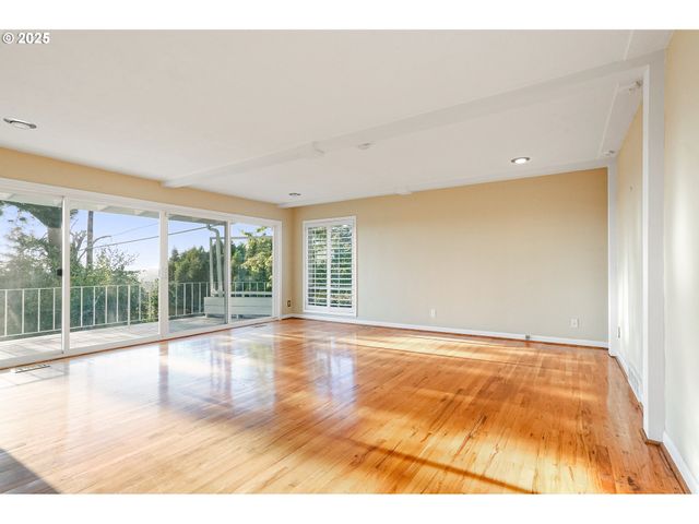 842 Nw KINGWOOD Dr, Salem, OR 97304