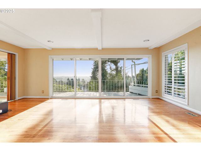 842 Nw KINGWOOD Dr, Salem, OR 97304