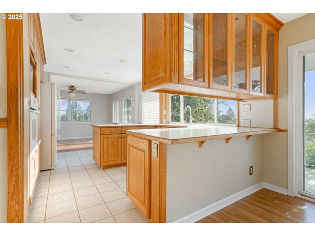 842 Nw KINGWOOD Dr, Salem, OR 97304