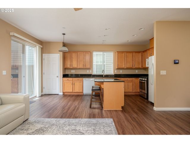 10636 Sw 43RD Ave, Portland, OR 97219