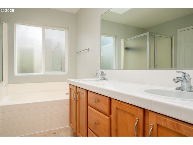 10636 Sw 43RD Ave, Portland, OR 97219