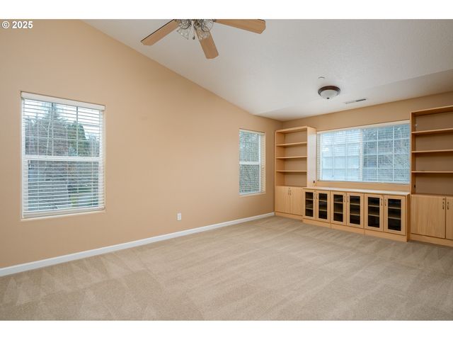 10636 Sw 43RD Ave, Portland, OR 97219