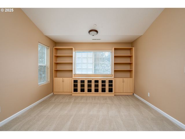 10636 Sw 43RD Ave, Portland, OR 97219