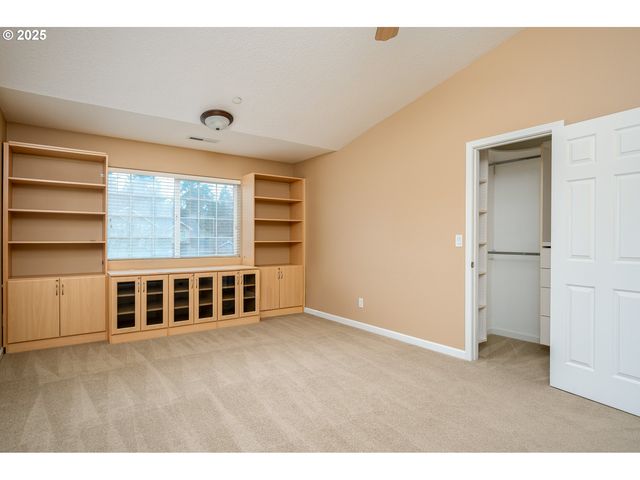 10636 Sw 43RD Ave, Portland, OR 97219