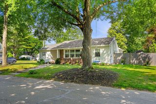 42 Myrtle Ave, Newburyport, MA 01950