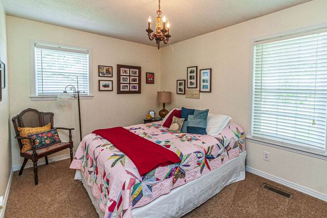 718 CRABTREE RD, Selmer, TN 38375