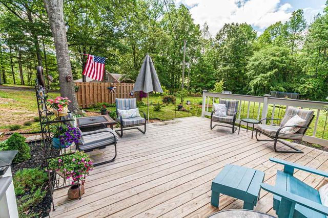 718 CRABTREE RD, Selmer, TN 38375