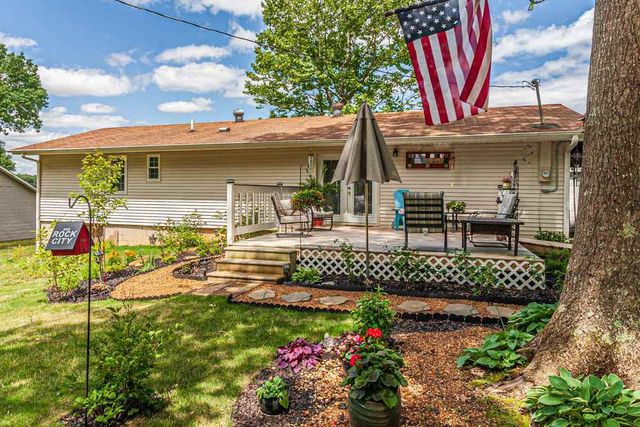 718 CRABTREE RD, Selmer, TN 38375