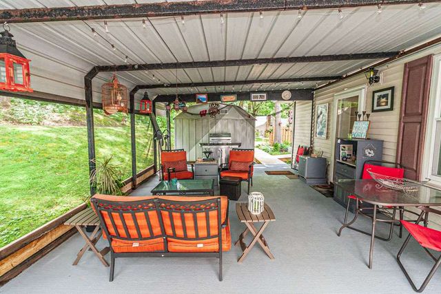 718 CRABTREE RD, Selmer, TN 38375