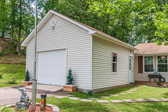 718 CRABTREE RD, Selmer, TN 38375