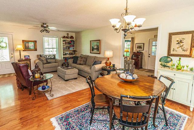 718 CRABTREE RD, Selmer, TN 38375