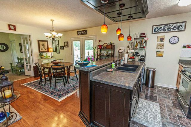 718 CRABTREE RD, Selmer, TN 38375