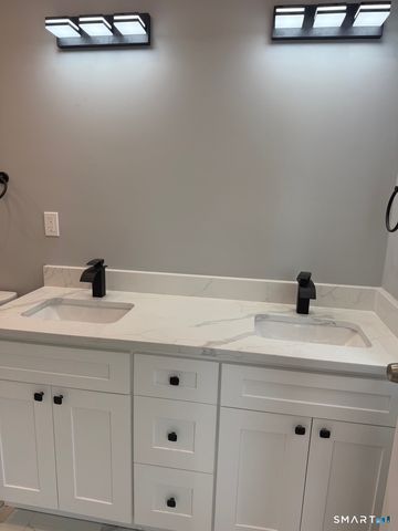 420 Greenwood Street, Bridgeport, CT 06606