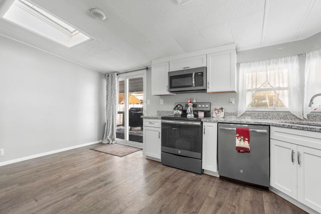 73 River Ledge Drive, Goffstown, NH 03045