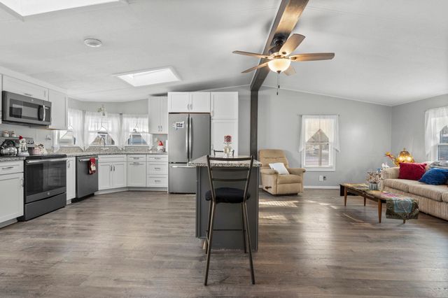 73 River Ledge Drive, Goffstown, NH 03045