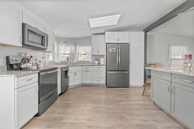 73 River Ledge Drive, Goffstown, NH 03045