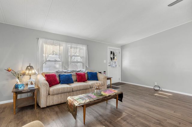 73 River Ledge Drive, Goffstown, NH 03045