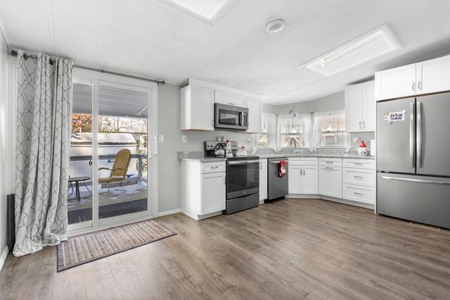 73 River Ledge Drive, Goffstown, NH 03045