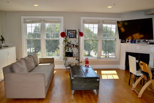 1306 Columbia Rd 4E, Boston, MA 02127