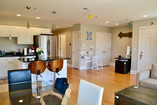 1306 Columbia Rd 4E, Boston, MA 02127