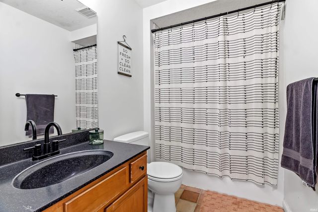 1050 Long Branch Court, Gas City, IN 46933