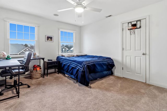 1050 Long Branch Court, Gas City, IN 46933