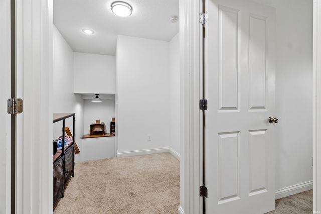 1050 Long Branch Court, Gas City, IN 46933