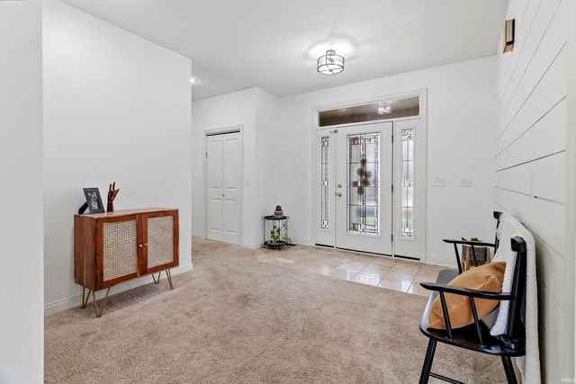 1050 Long Branch Court, Gas City, IN 46933