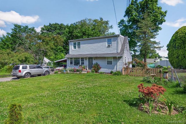 27 Tomahawk Drive, White Plains, NY 10603