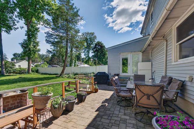 27 Tomahawk Drive, White Plains, NY 10603